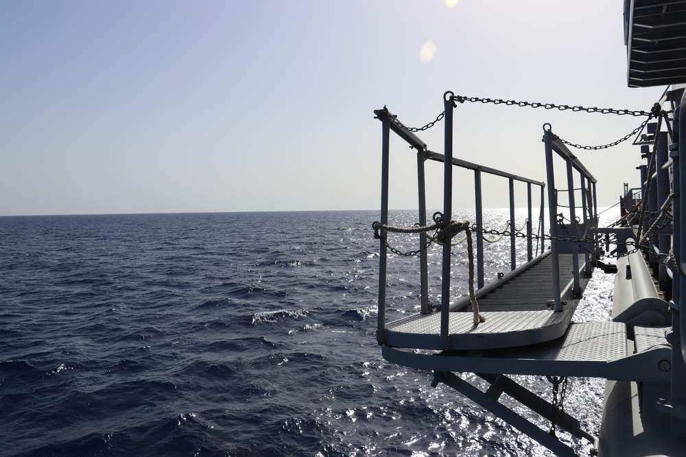 L&#39;échelle qui permet aux naufragés de sortir de l&#39;eau a été baptisée Escalier de la Méditerranée. © FRERES