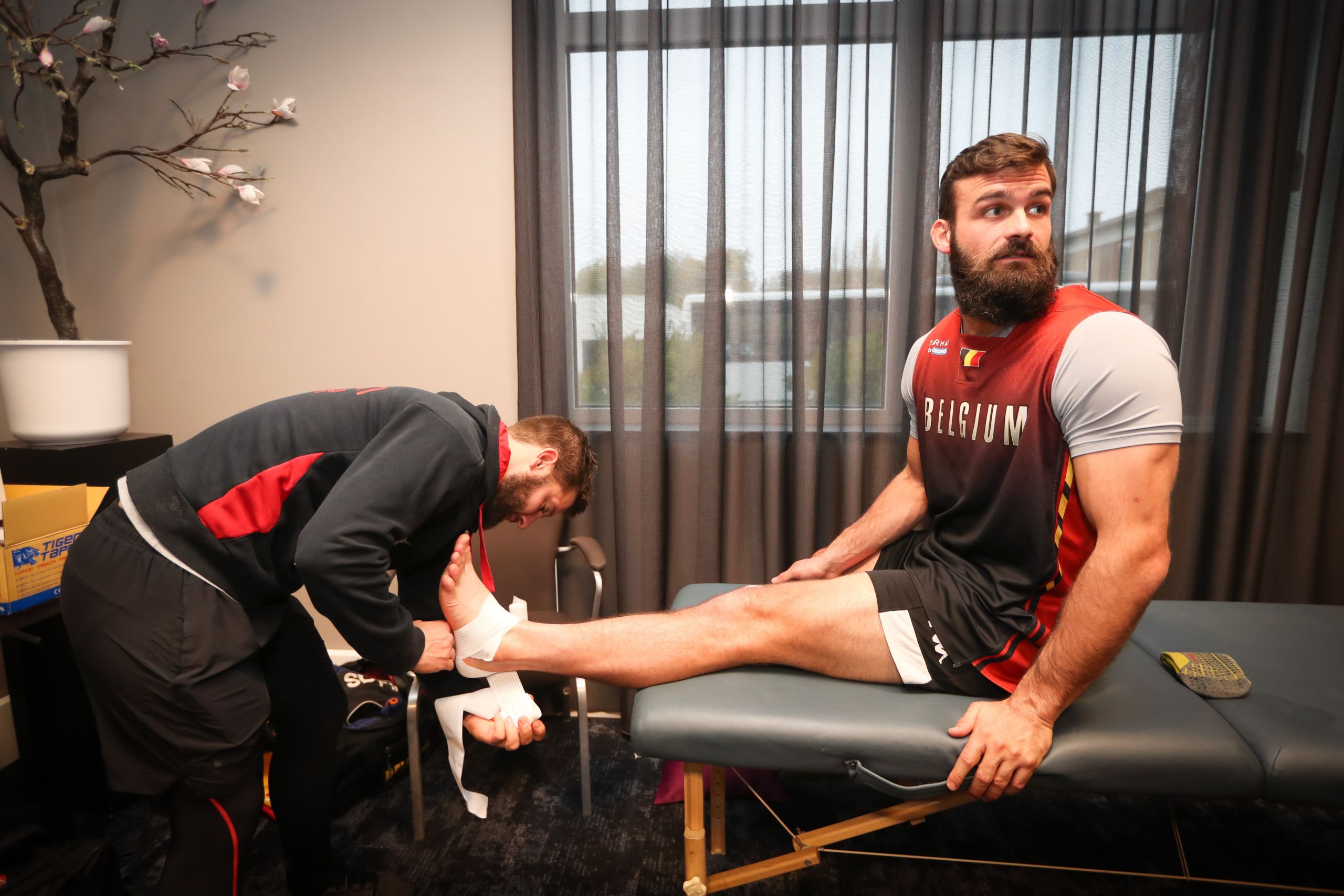 Jens Torfs, le capitaine, se fait soigner au début du stage.  