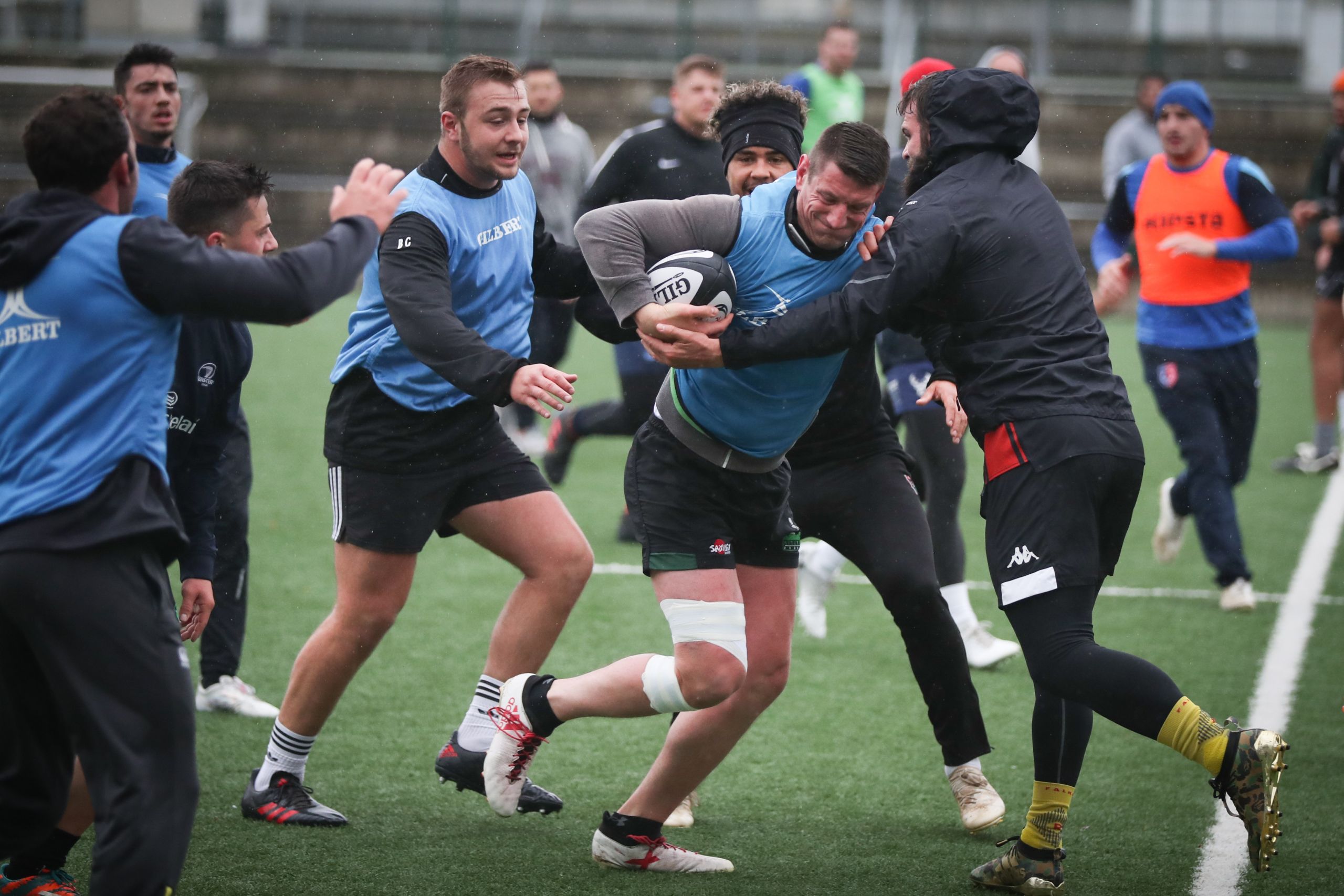 Le groupe enchaine les phases de jeu. 