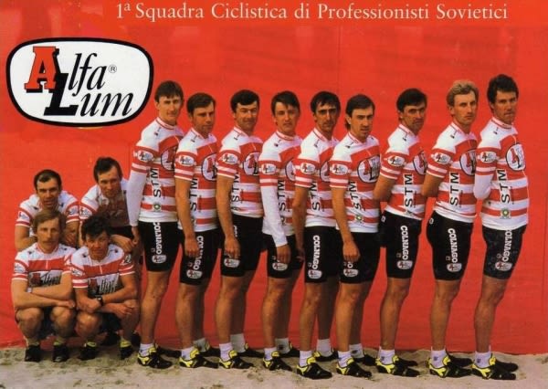La photo publicitaire de l'équipe Alfa Lum dans laquelle les Soviétiques devinrent pour la première fois professionnels, début 1989. (D.R.)