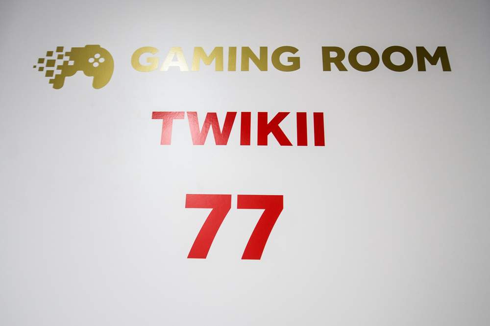 Twikii, le champion FIFA et ePlayer pro du Standard, dispose de sa propre Gaming Room, pour s&#39;entraîner.