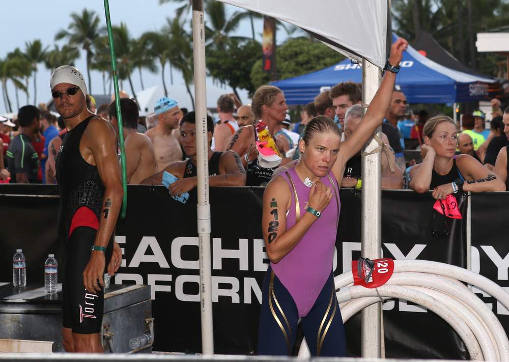 Alex s&#39;échauffe pour la natation avec... Jan Frodeno,l&#39;Allemand double tenant du titre à Hawaï.