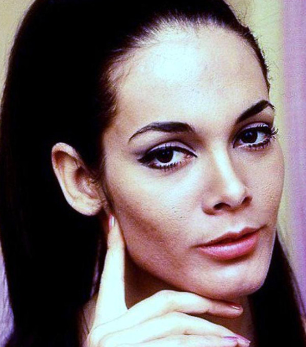 Martine Beswick