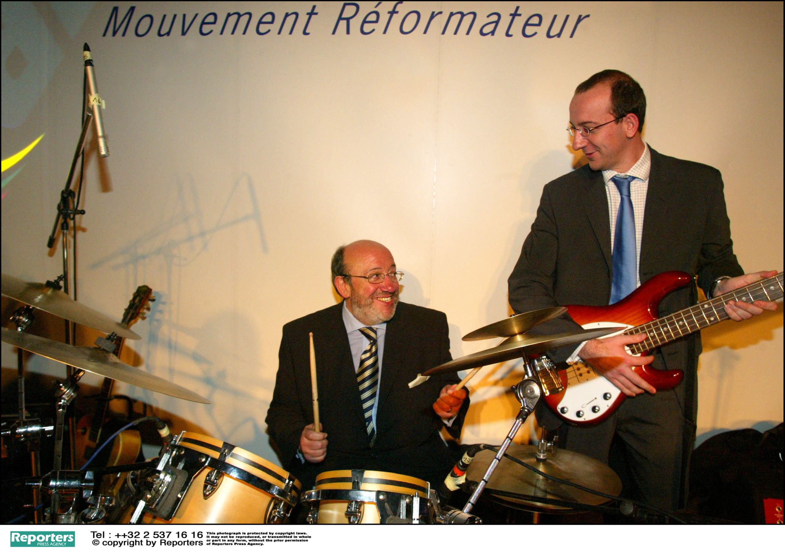 Louis Michel et son fils Charles, lors de la réception du Nouvel an, en 2003.