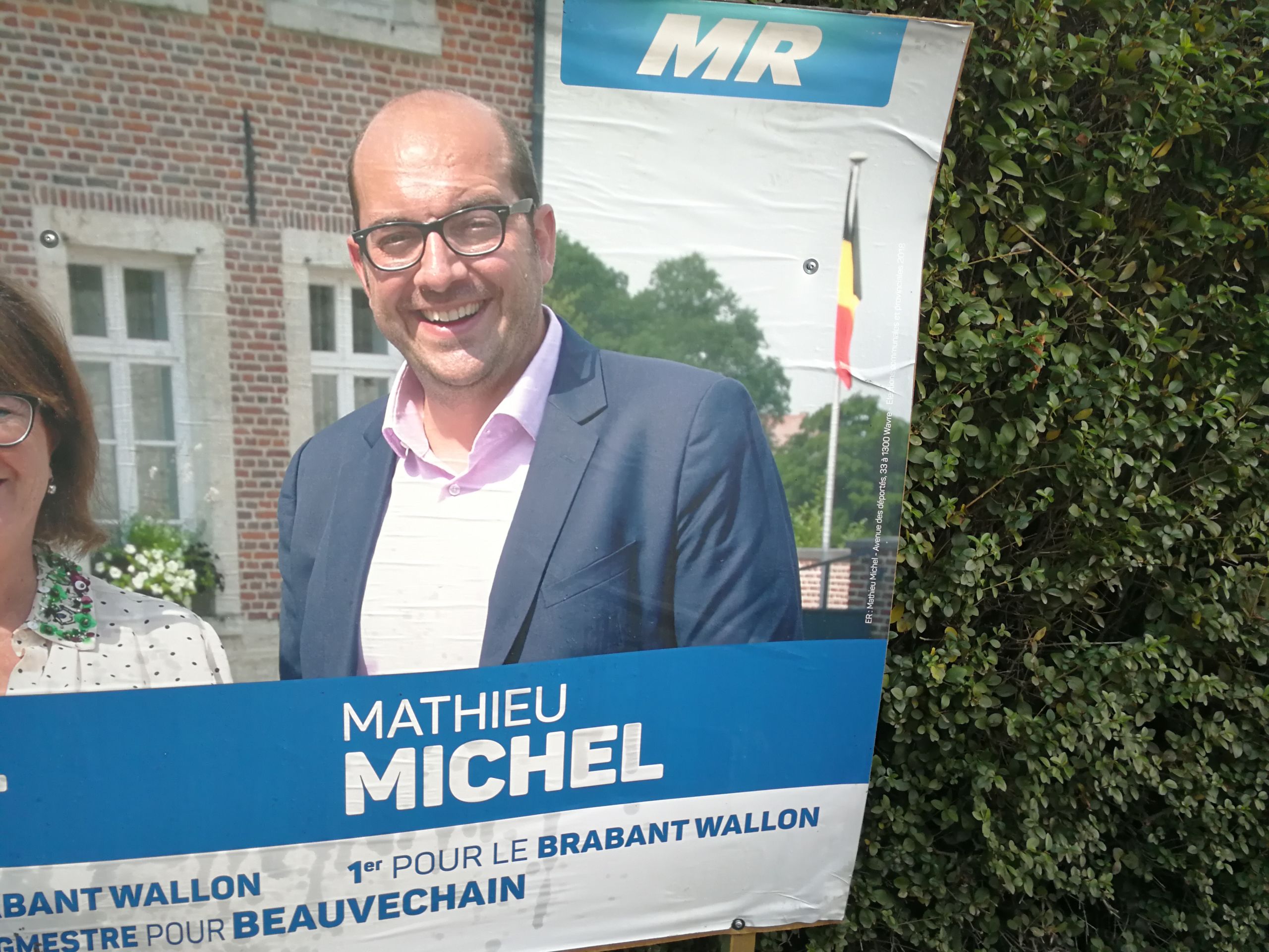 Une affiche électorale, en vue des élecitons provinciales d'octobre.